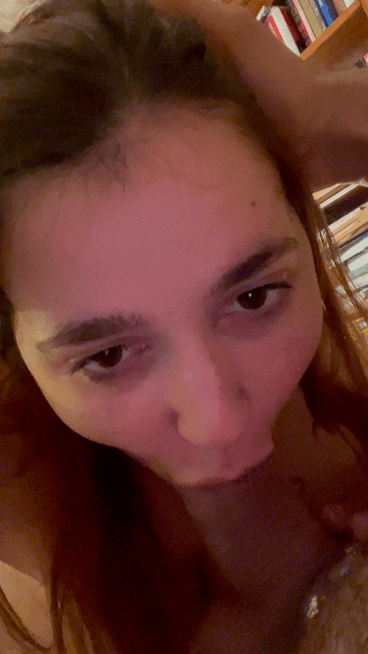 Je le regarde dans les yeux quand sa bite est dans ma b cathy